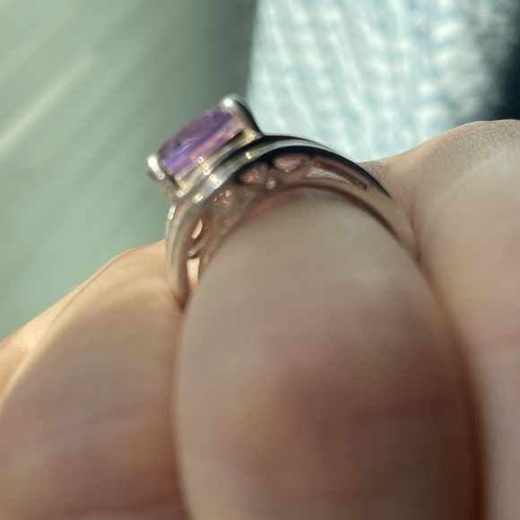 Beautiful statement ring 💍 💜 - Picture 3 of 7